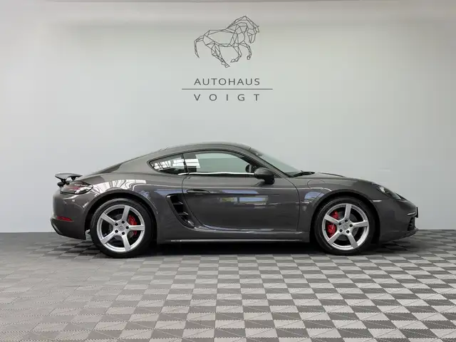 Porsche Cayman view 4