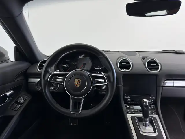 Porsche Cayman view 11