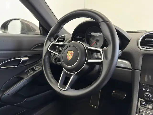 Porsche Cayman view 12