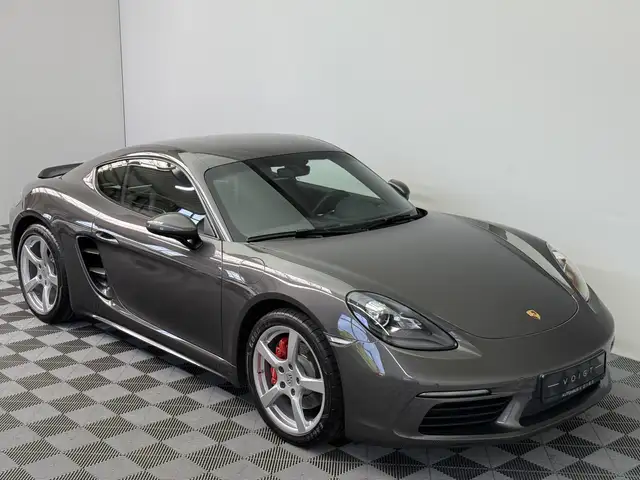 Porsche Cayman view 5