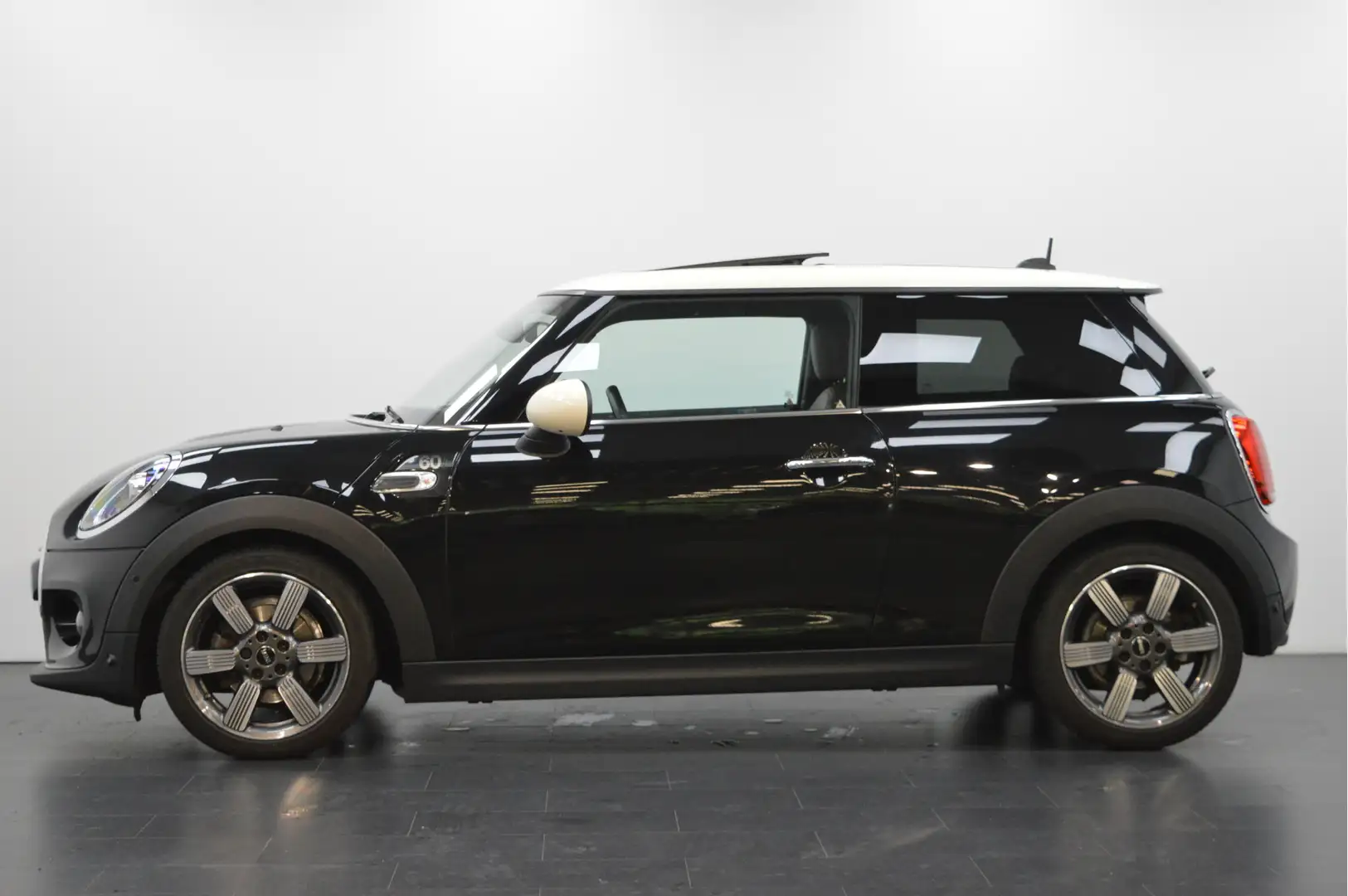 MINI Cooper Hatchback 60 Years Chili Automaat / Panoramadak / Zwart - 2
