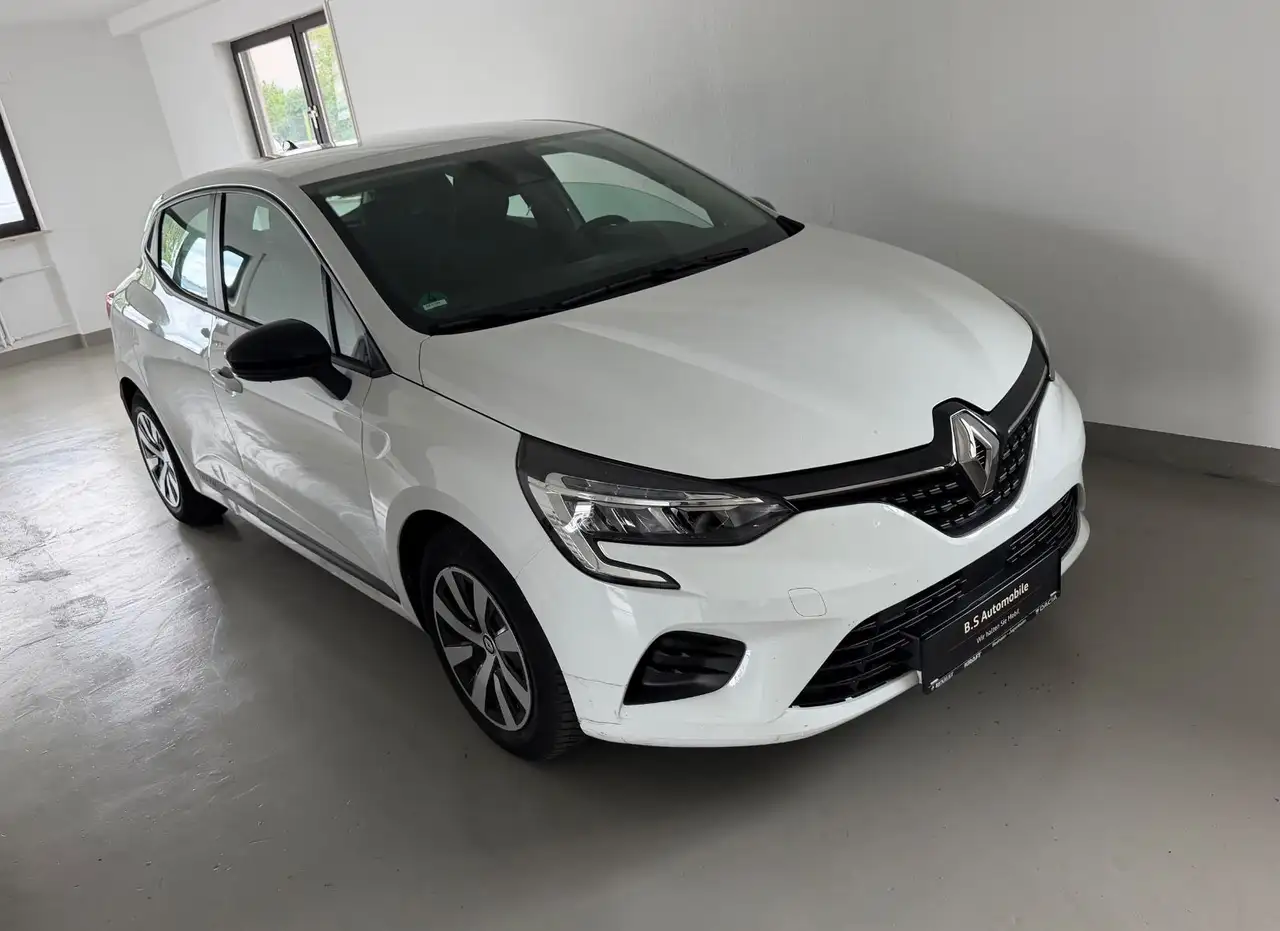Renault Clio E-Tech Hybrid Equilibre Aut.LED CarPlay — photo 1 of 10