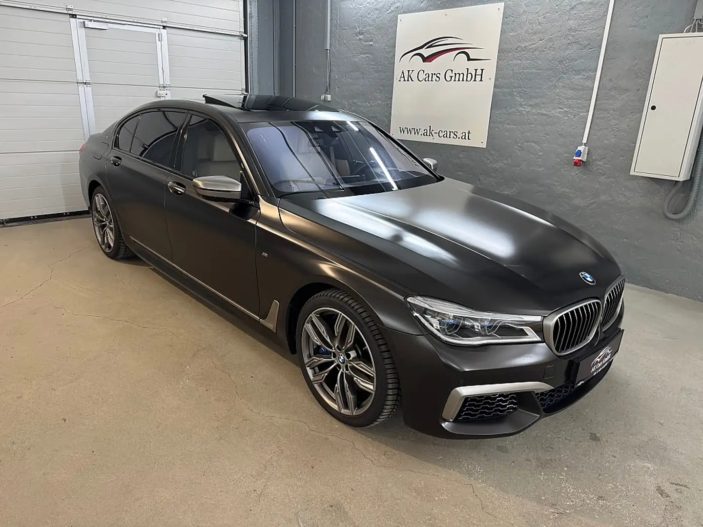 BMW 760 M760Li xDrive Aut.*BMW Individual Frozen Dark B... Maro - 1