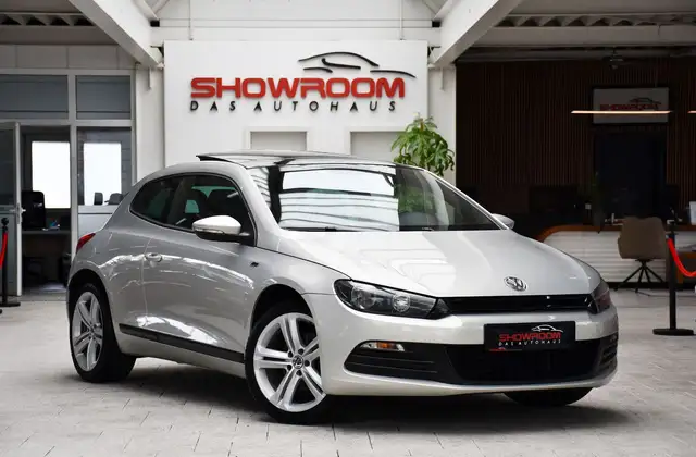 Volkswagen Scirocco view 3