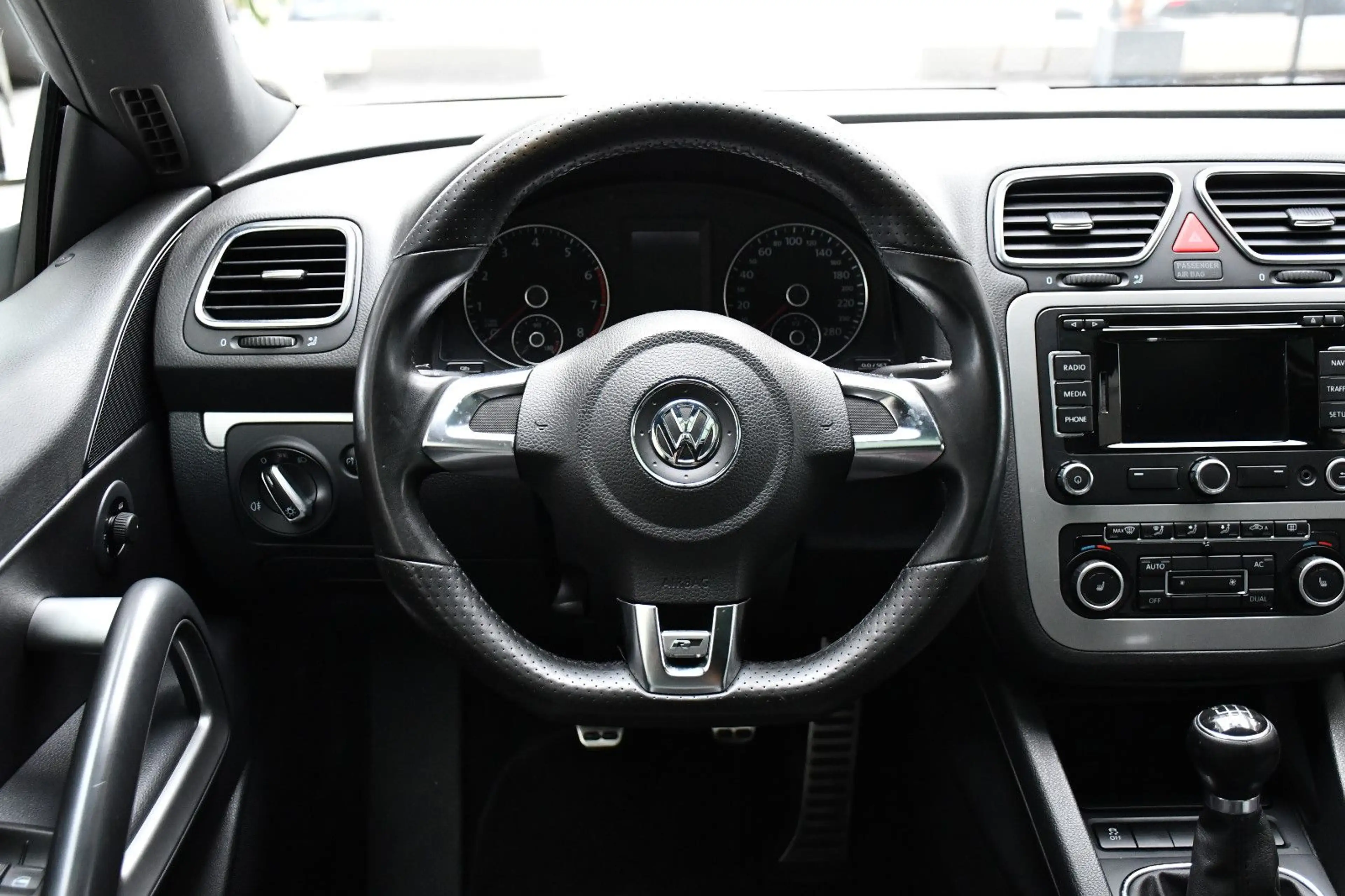 Volkswagen Scirocco 1.4 TSI R-Line Pano 75Tkm Navi PDC — photo 10