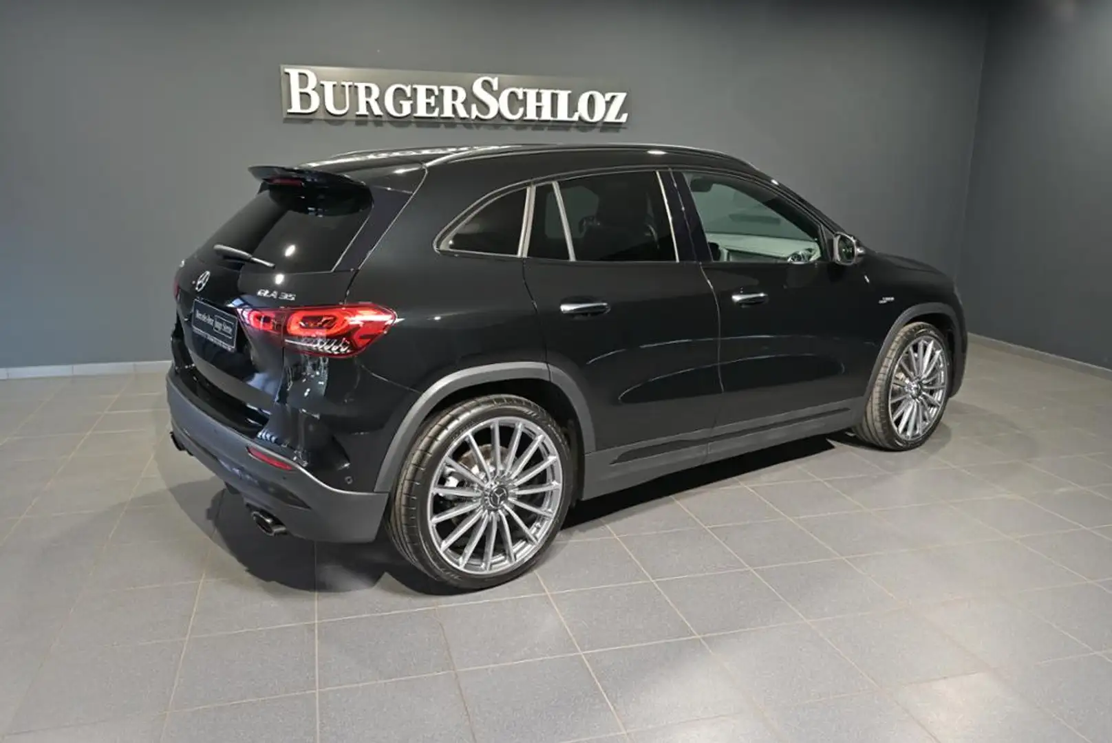 Mercedes-Benz GLA 35 AMG AMG GLA 35 4MATIC PANO/AHK/MULTI/RFK/TW Schwarz - 2