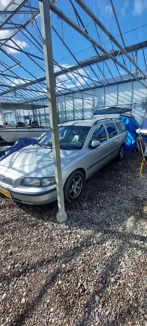 Volvo V70 2.4 Zilver - 1