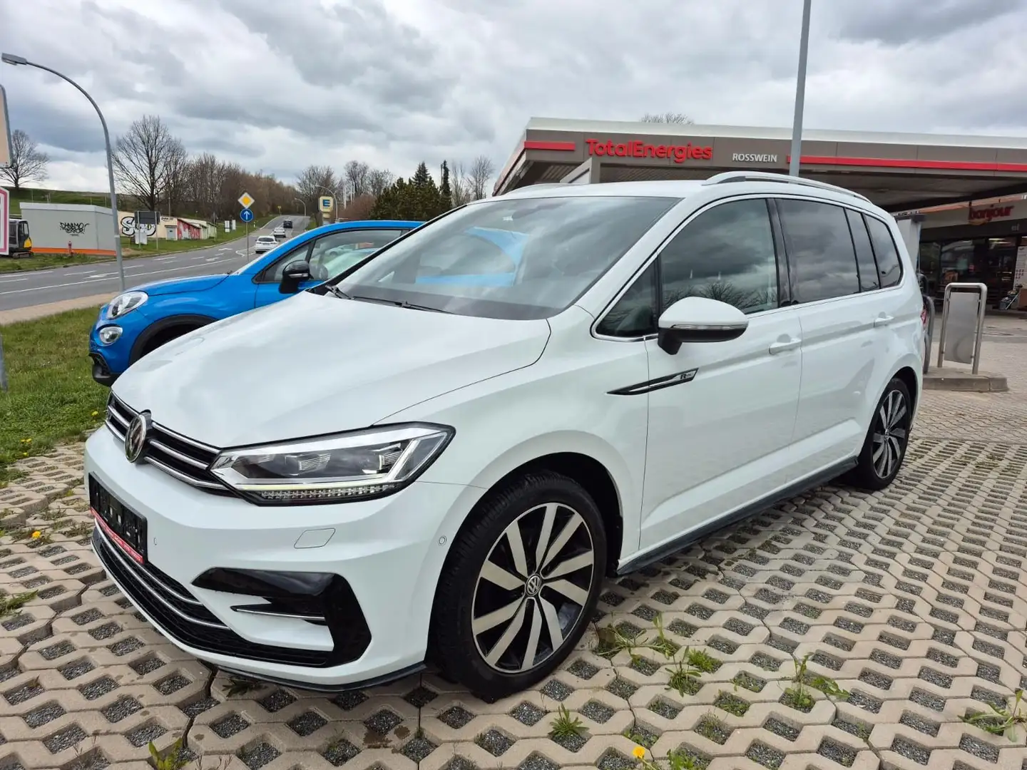 Volkswagen Touran Highline R-Line DSG 8xAlu AHK LED Sitzhzg Weiß - 1