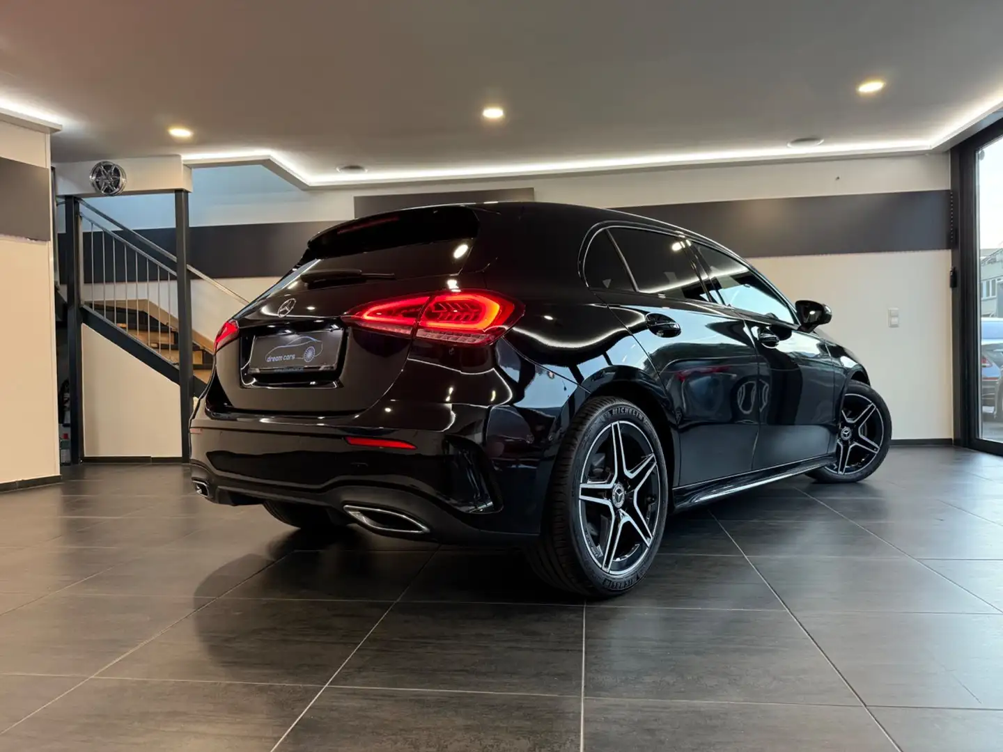 Mercedes-Benz A 200 d Aut.AMG LINE / NIGHT PAKET / WIDE SCREEN / Schwarz - 2