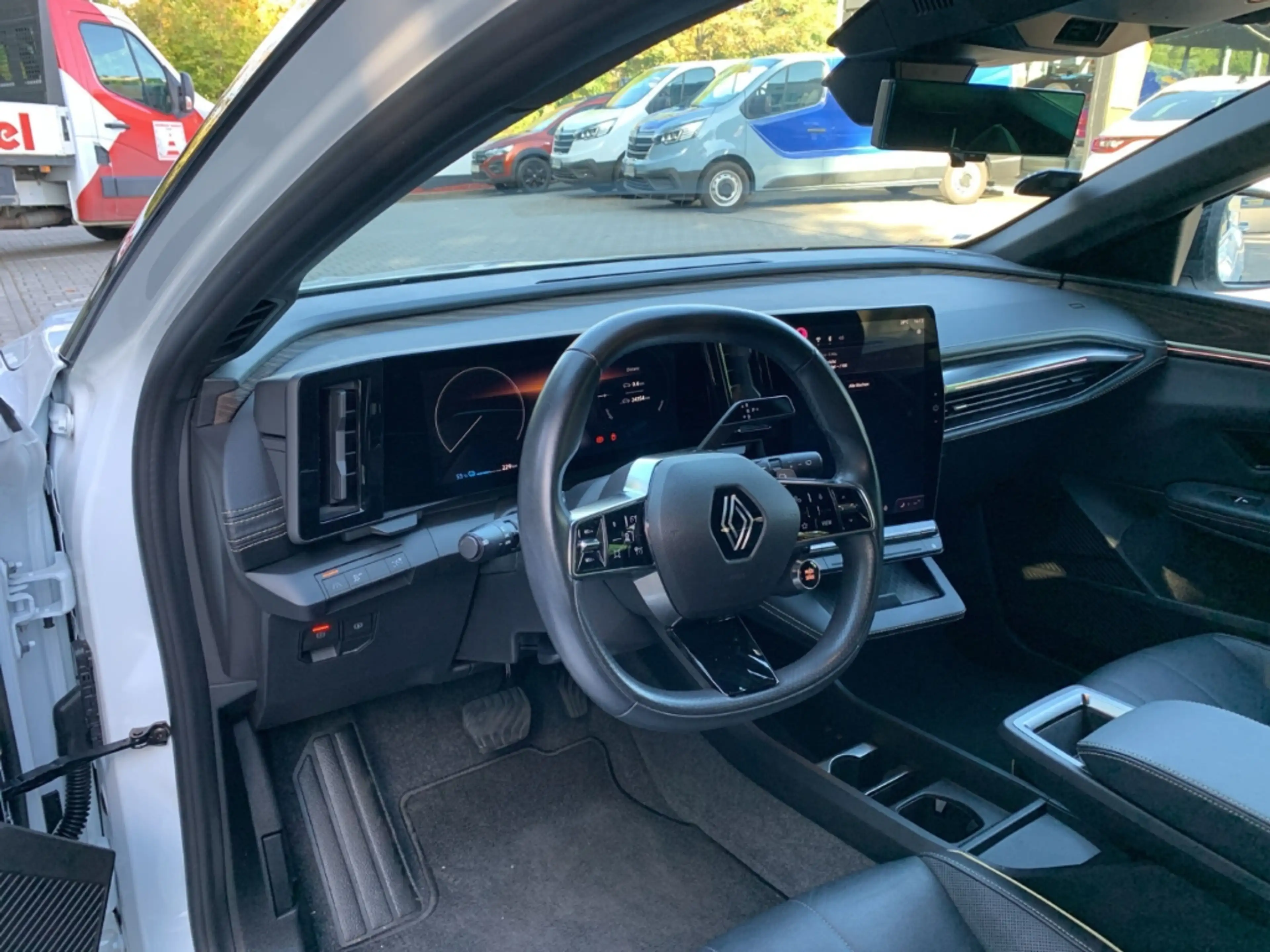 Renault Megane E-Tech ICONIC 220hp AUTOM+NAVI+LED+SHZ — photo 10