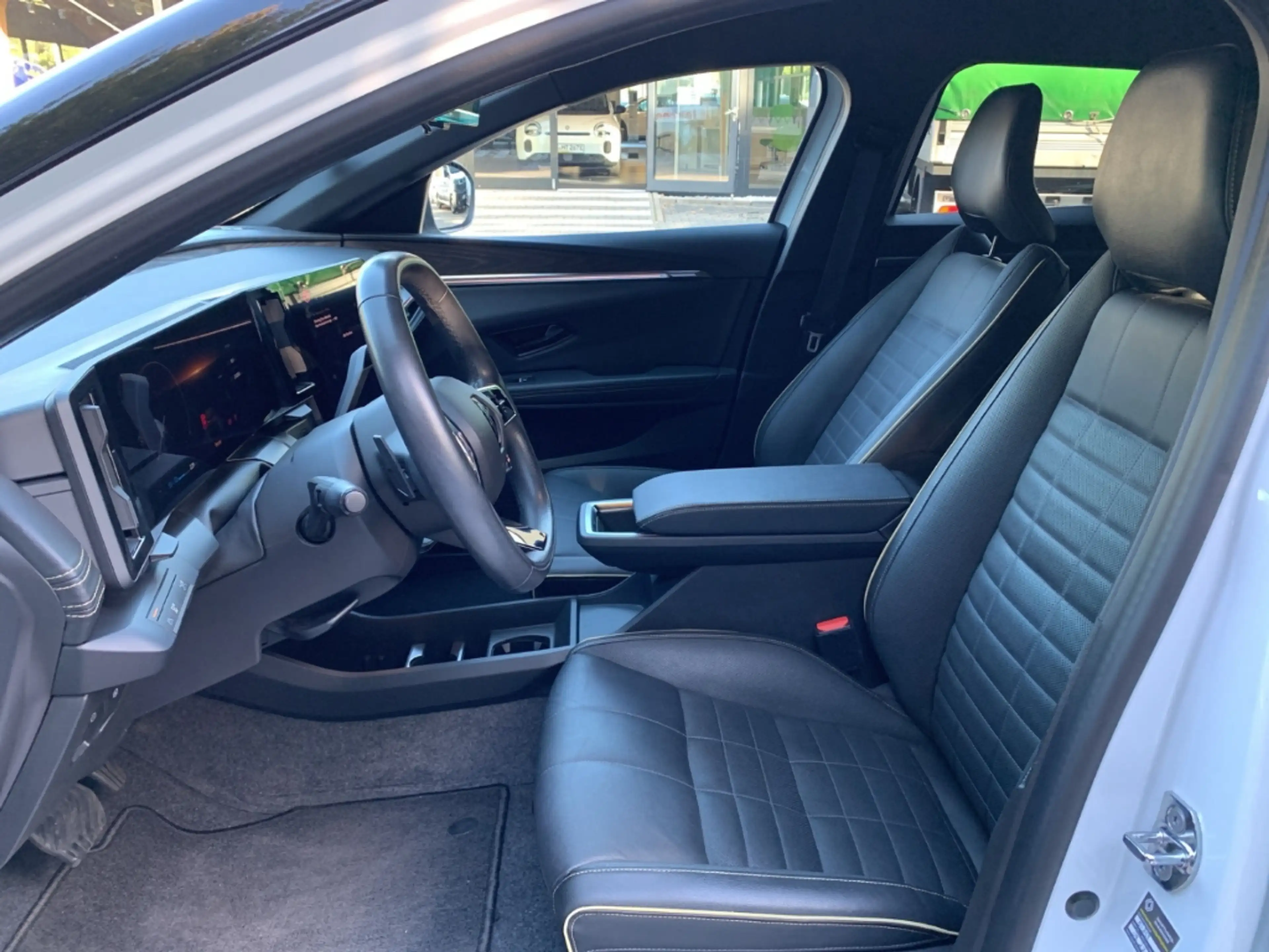 Renault Megane E-Tech ICONIC 220hp AUTOM+NAVI+LED+SHZ — photo 9