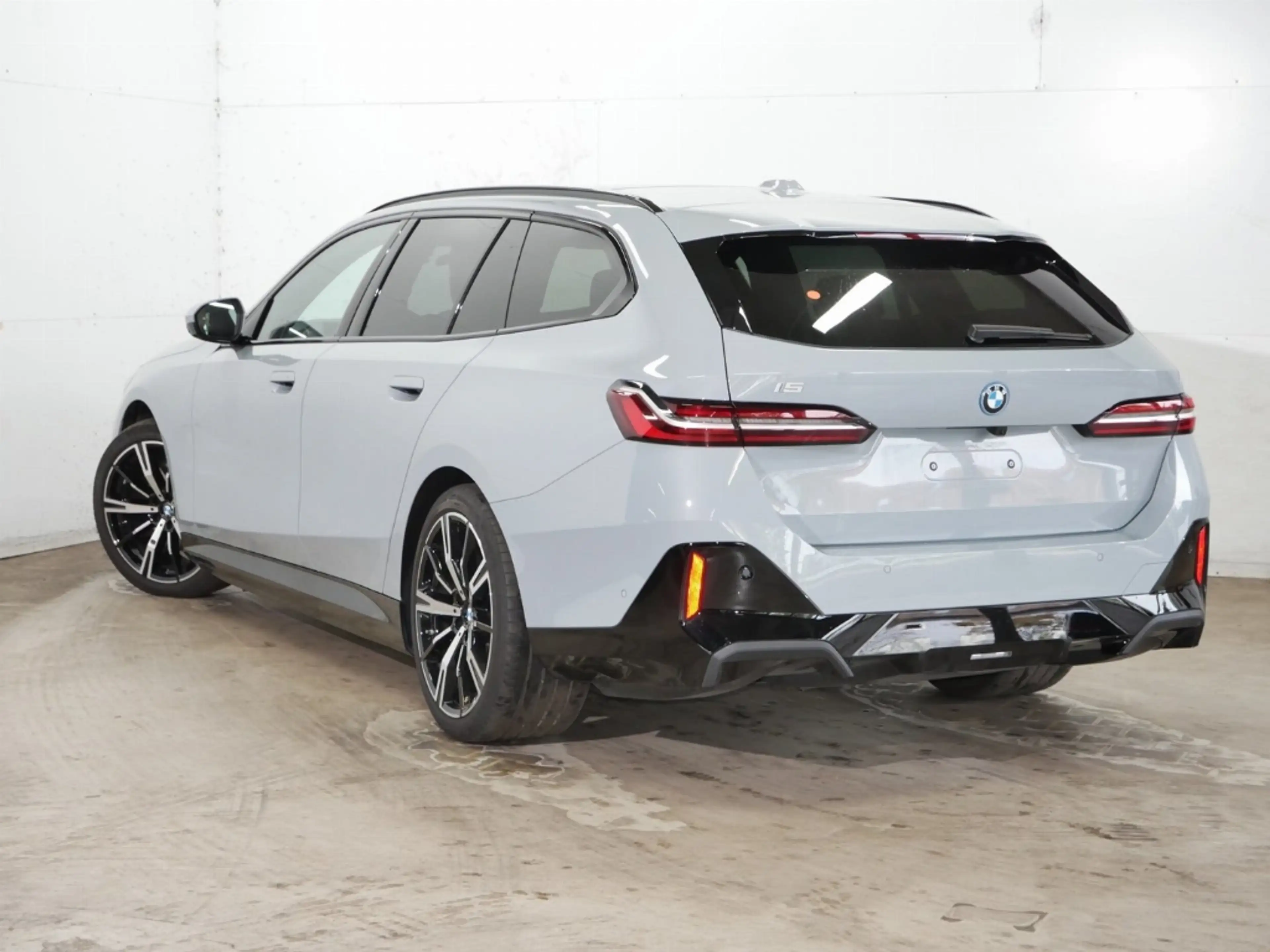 BMW i5 eDrive40 Tour M-Sport Pano 20'' AHK adLED DA-Prof — photo 4