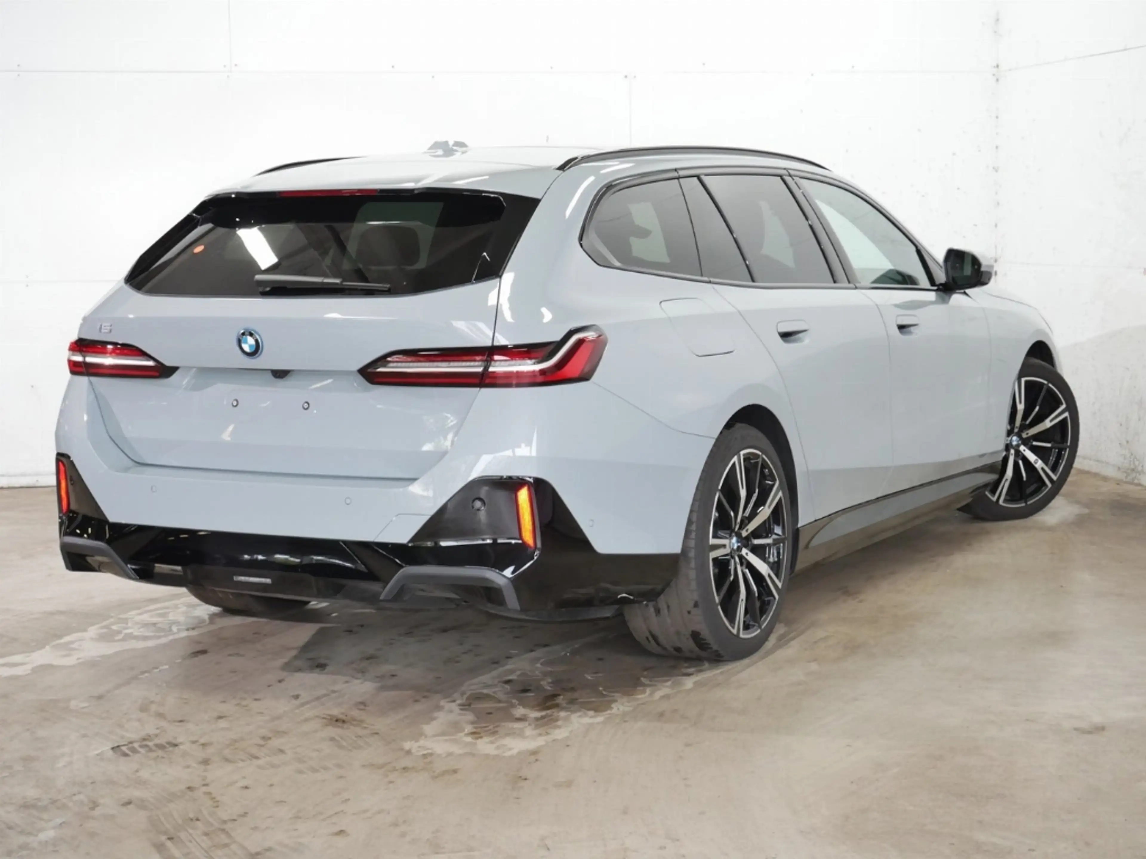 BMW i5 eDrive40 Tour M-Sport Pano 20'' AHK adLED DA-Prof — photo 5