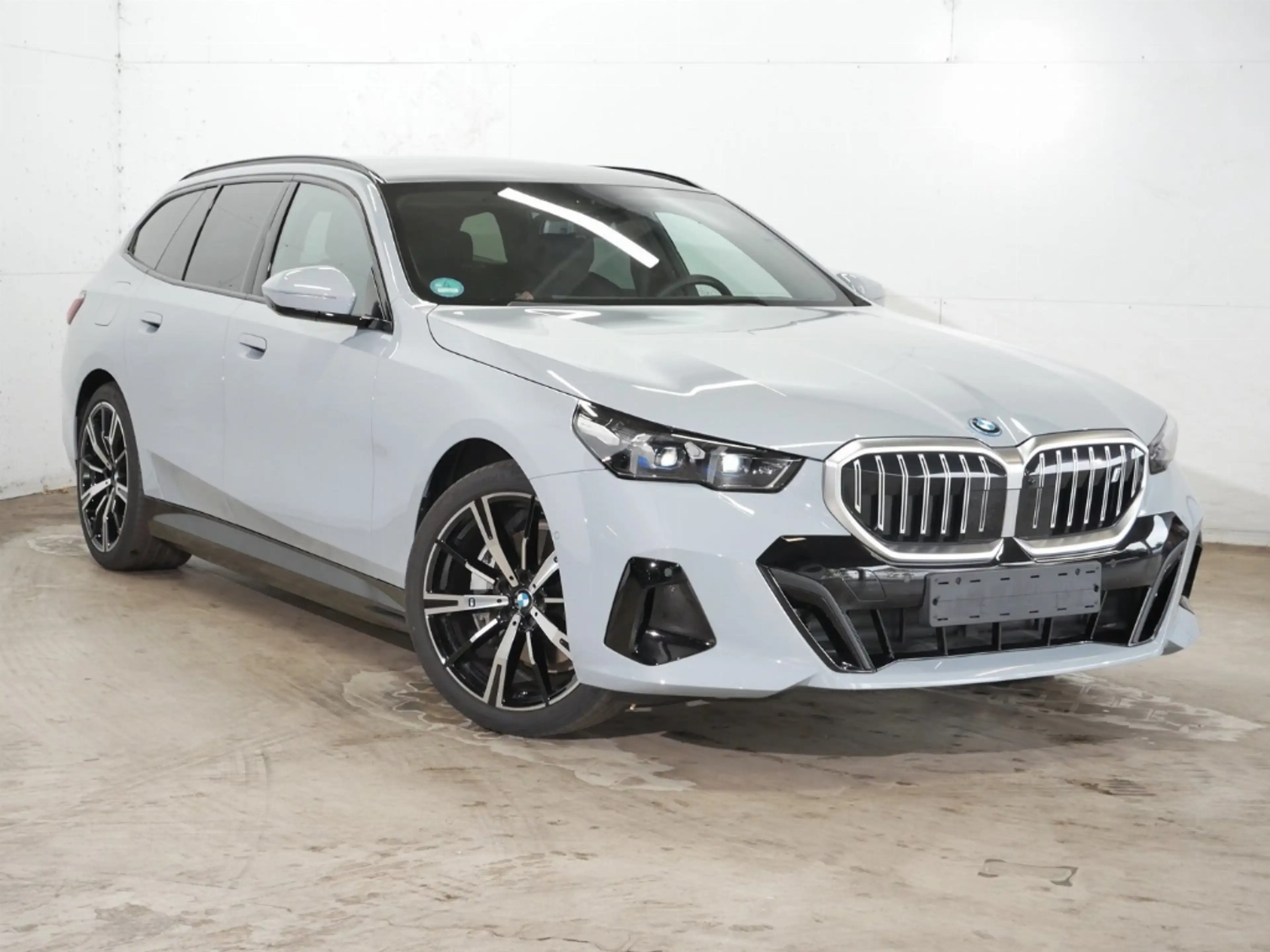 BMW i5 eDrive40 Tour M-Sport Pano 20'' AHK adLED DA-Prof — photo 3