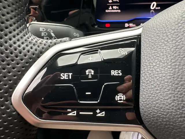 Volkswagen Golf view 13