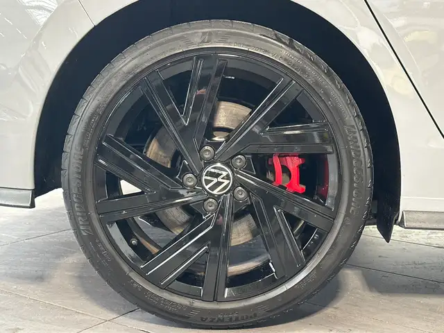 Volkswagen Golf view 3