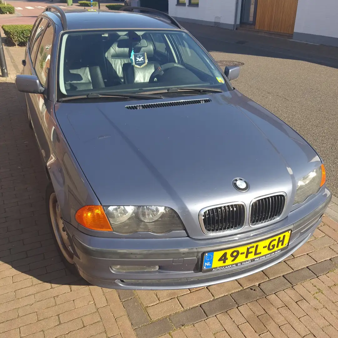 BMW 330 318i Executive Blauw - 2