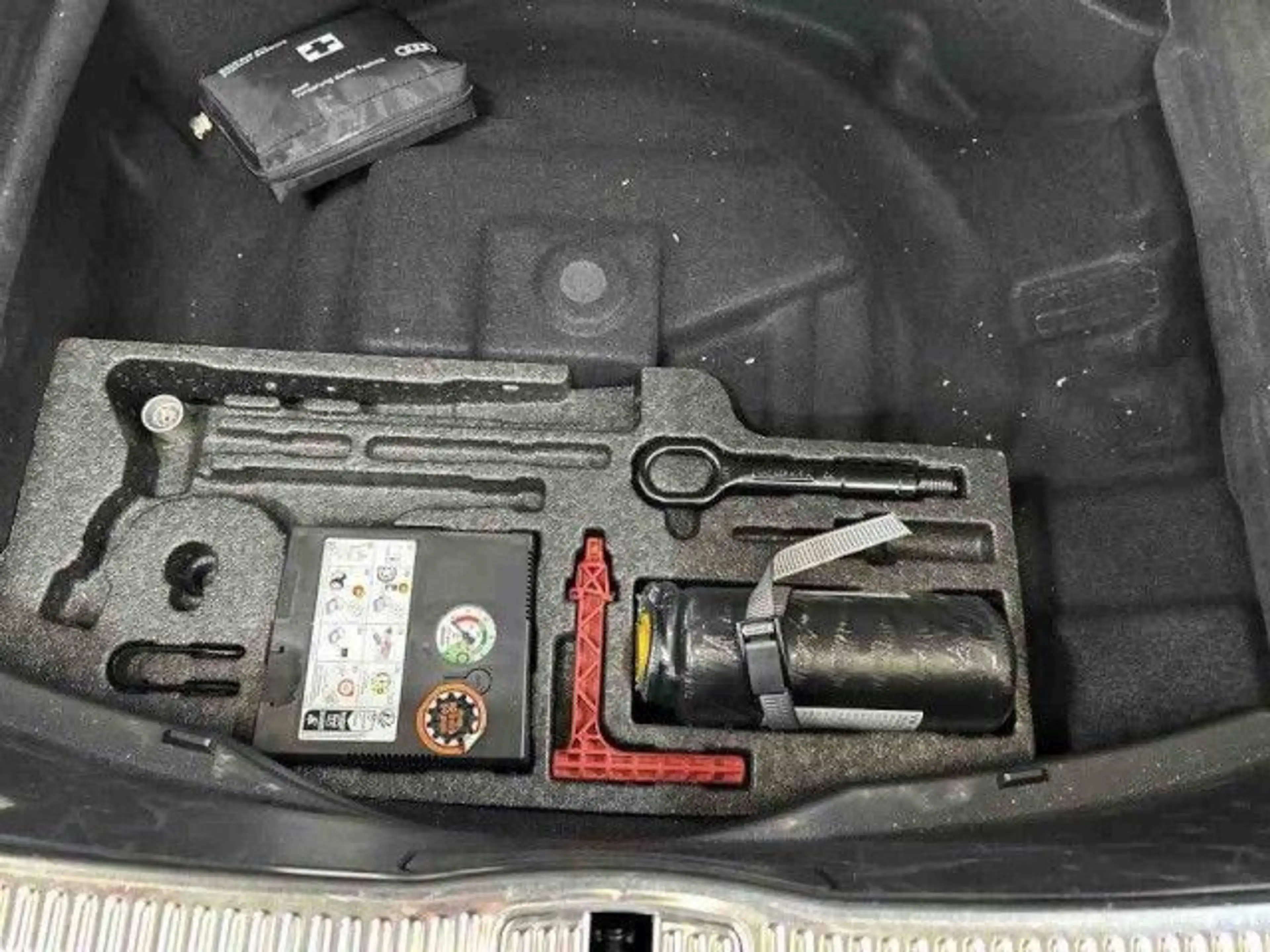 Audi S8 Lim 4.0 quattro MATRIX+B&O+PANO+AHK+STDHZ+HUD — photo 7