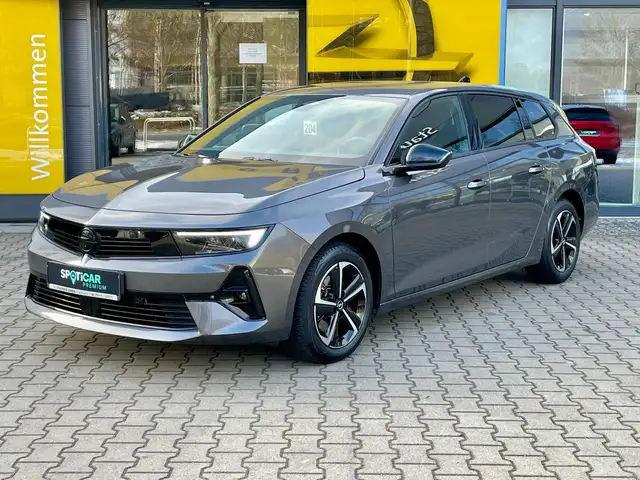 Opel Astra view 2