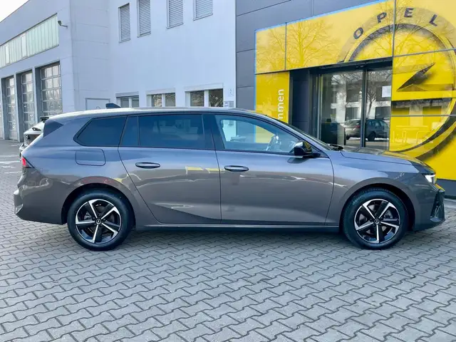 Opel Astra view 8