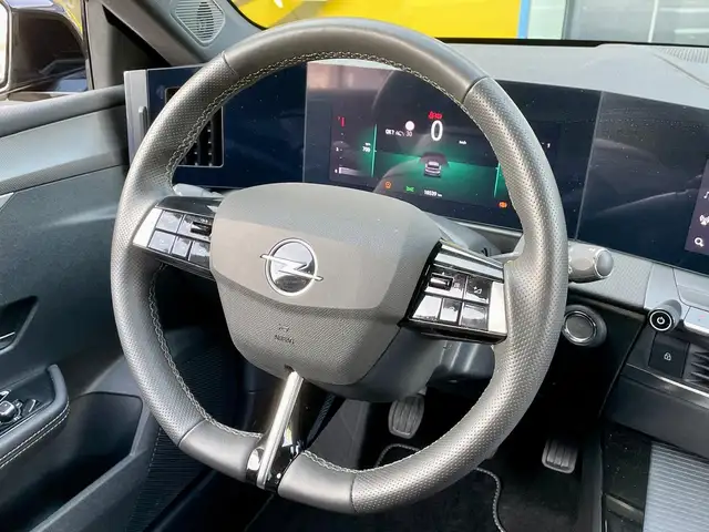 Opel Astra view 12