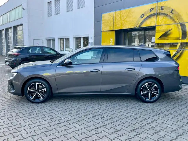 Opel Astra view 7