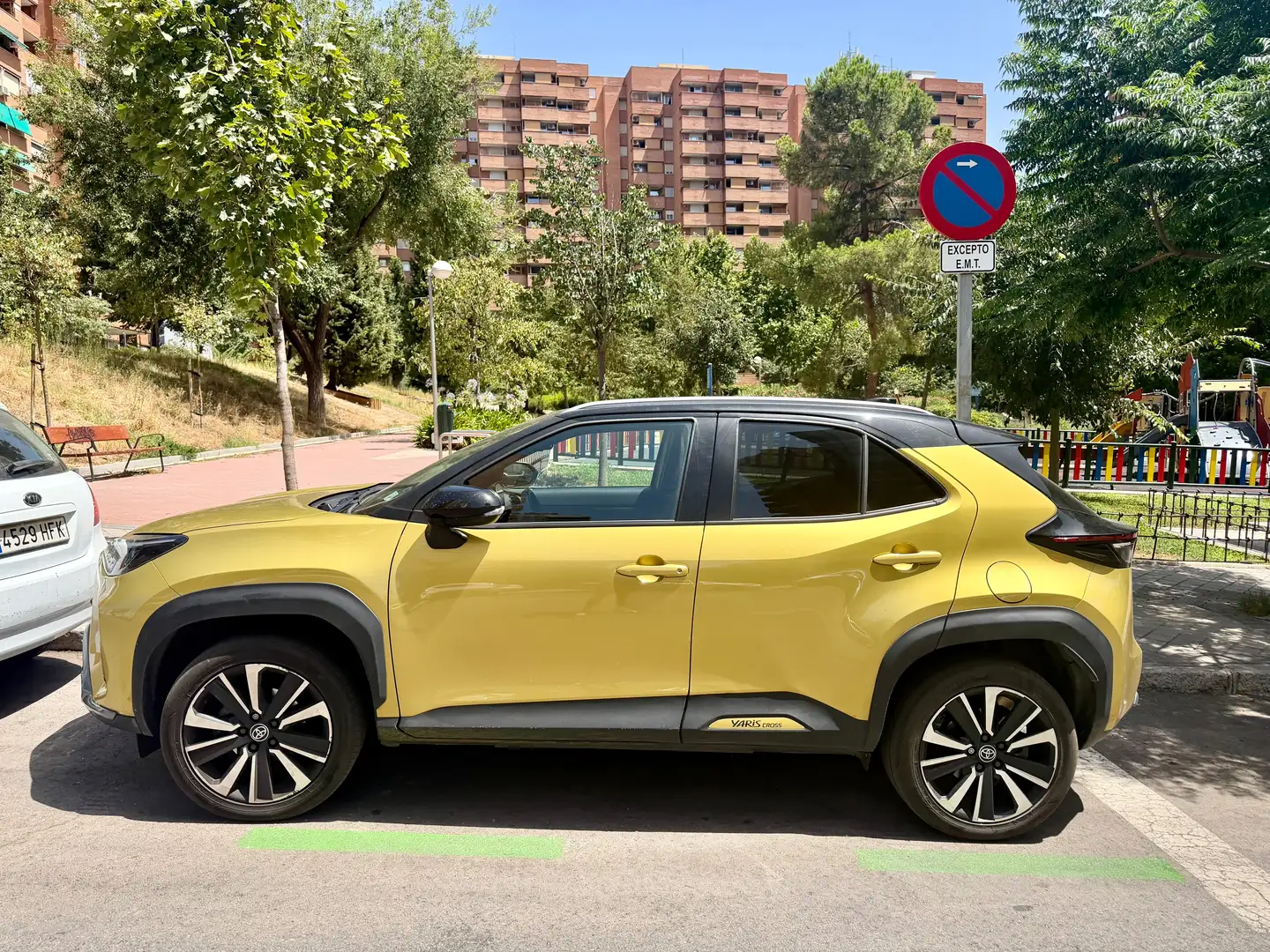 Toyota Yaris Cross Yaris Cross 120H Premier Edition Premier Edition Amarillo - 2