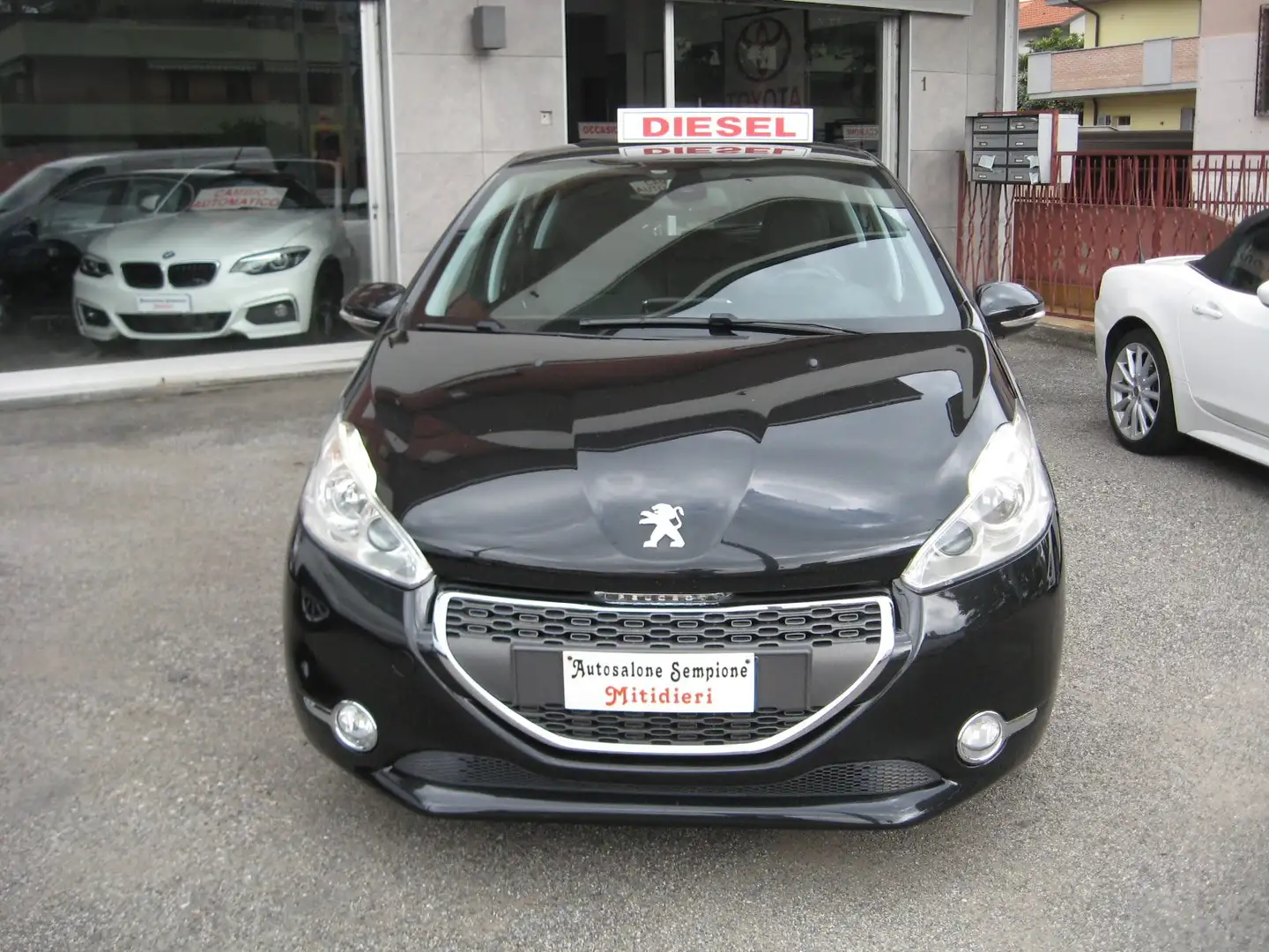 Peugeot 208 5p 1.4 hdi 8v Allure PELLE+NAVI Nero - 2