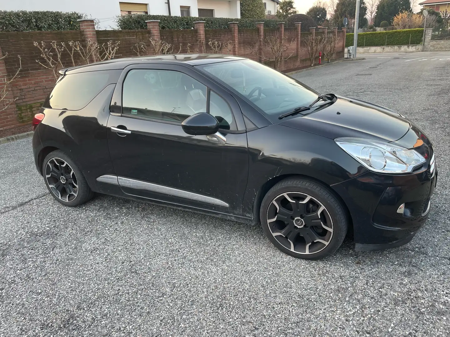 DS Automobiles DS 3 ds3 1.6 hdi 110 sport chic Negro - 1