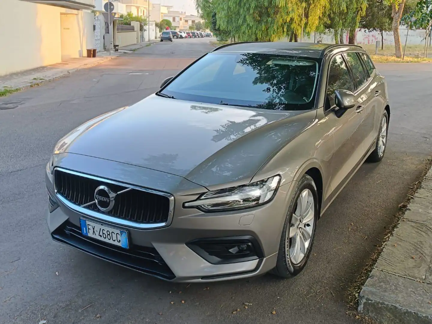 Volvo V60 V60 II 2019 2.0 d3 Business Plus geartronic Szary - 1