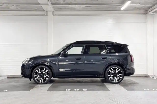Mini Countryman view 2