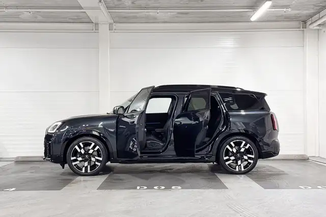 Mini Countryman view 3