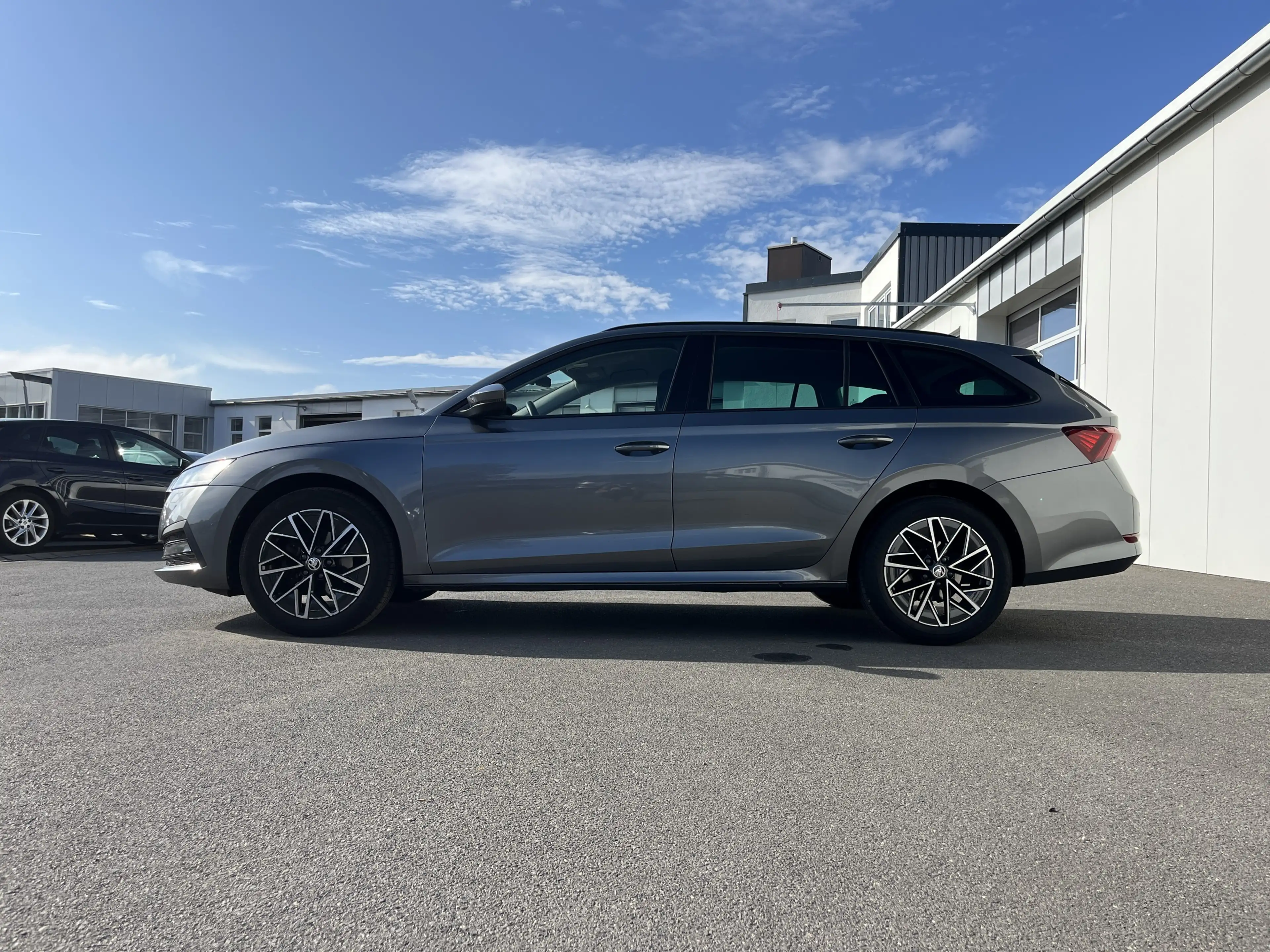 Skoda Octavia Combi 2.0 TDI Blackline AHK-Vorb. Navi LED RFK 4xS — photo 2