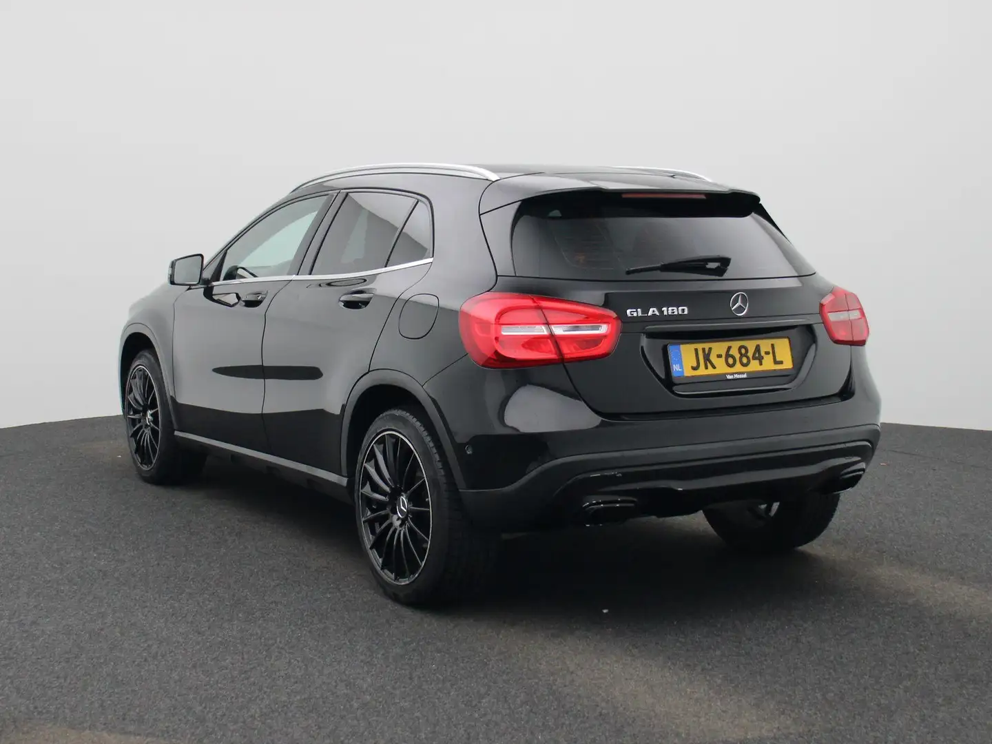 Mercedes-Benz GLA 180 Ambition | Airconditioning | Navigatie | Parkeerse Zwart - 2