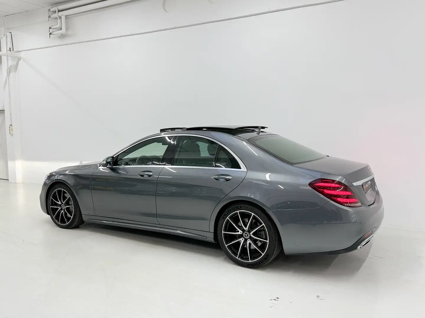 Mercedes-Benz S 350 4 Matic AMG-Line Panorama Fondentertainment Carbon Grau - 2