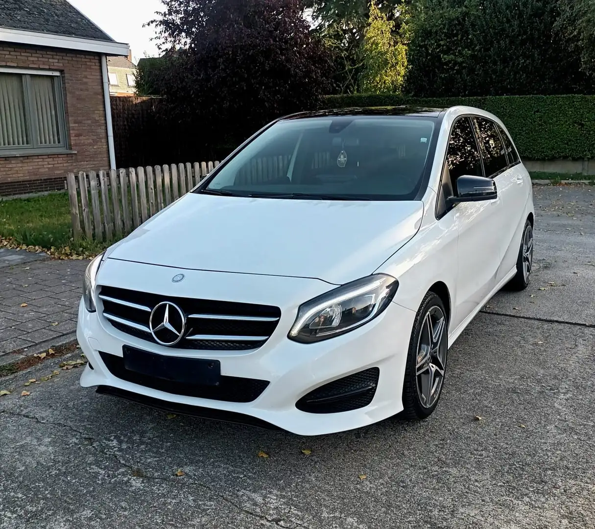 Mercedes-Benz B 200 (CDI) d 4Matic 7G-DCT AMG Line - 2