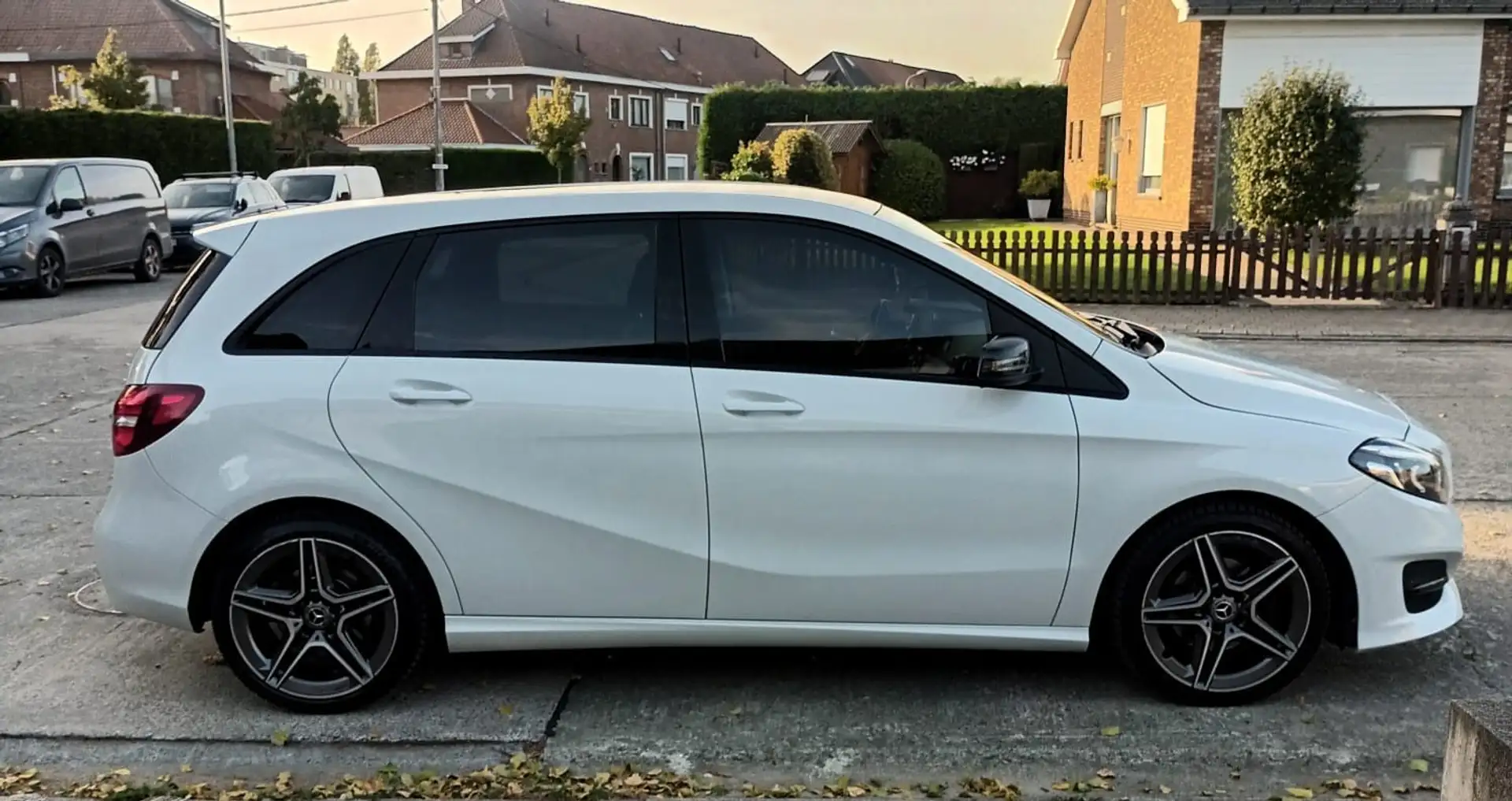 Mercedes-Benz B 200 (CDI) d 4Matic 7G-DCT AMG Line - 1