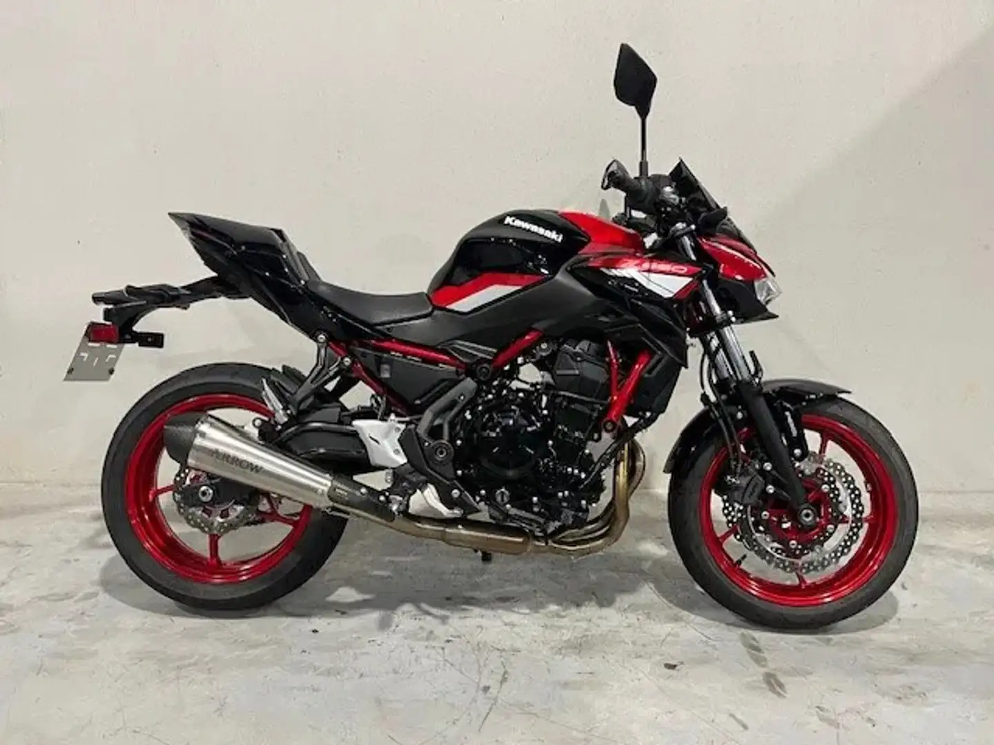Kawasaki Z 650 35KW A2 met Arrow uitlaatlijn. - 2