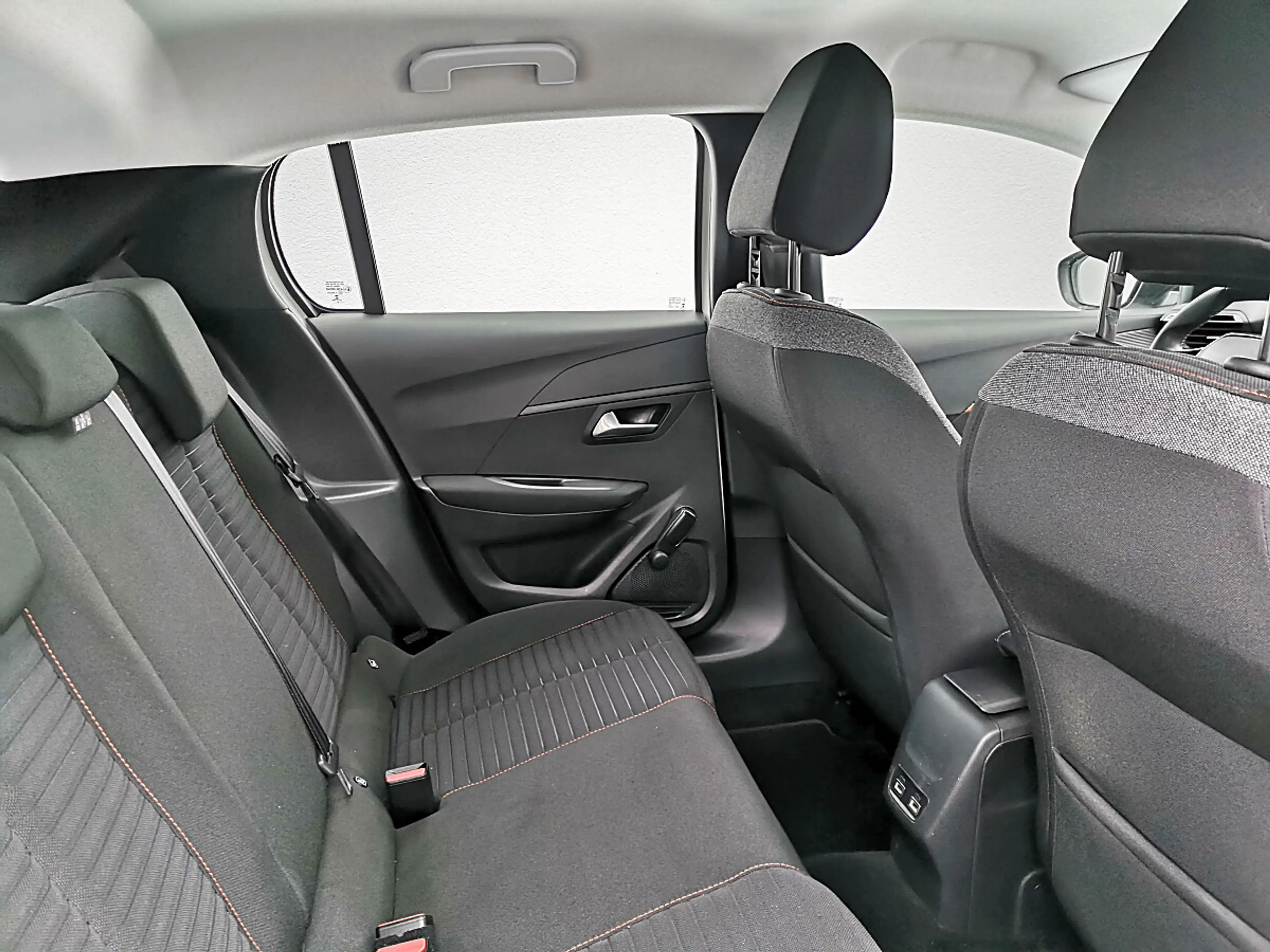 Peugeot e-208 50kWh Active Business "NAVI" — photo 10