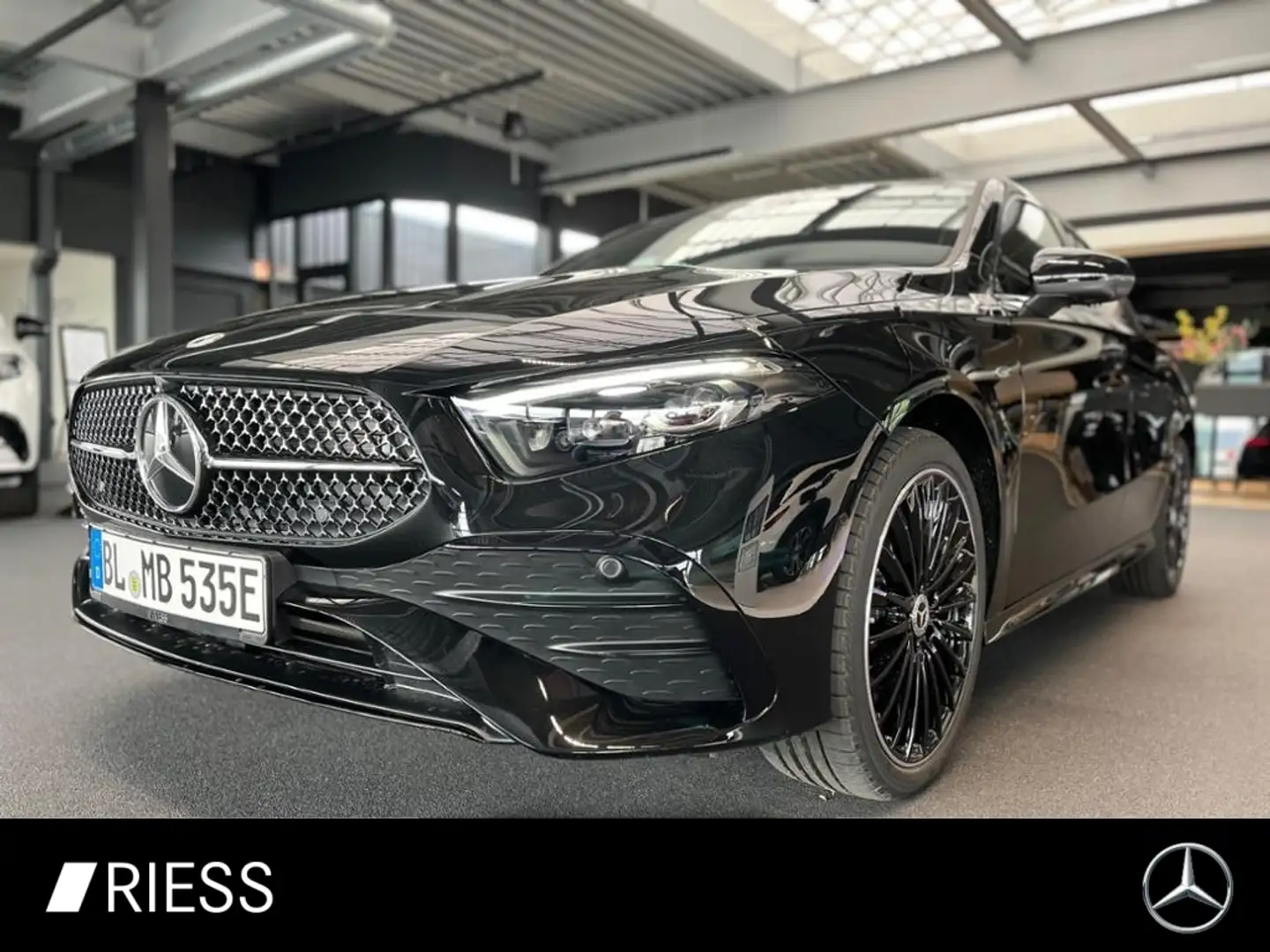 Mercedes-Benz A 250 e EQ AMG+AHK+PANO+MULTIBEAM+360°+DISTRONIC Zwart - 1