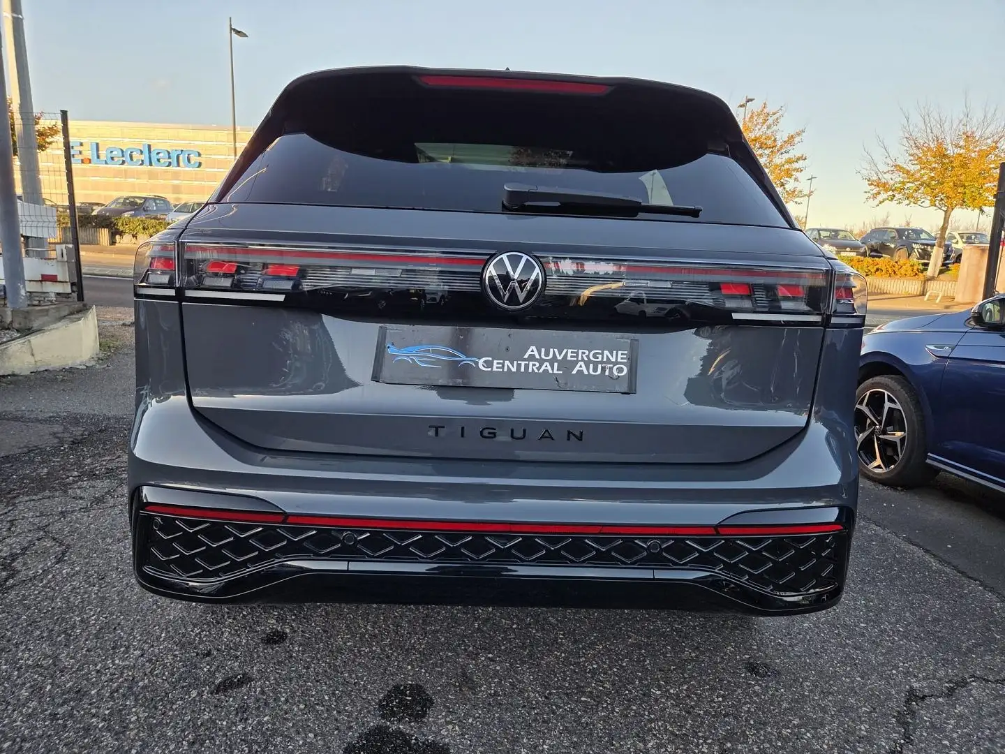 Volkswagen Tiguan 1.5 EHYBRID 272CH R-LINE DSG6 Grijs - 2