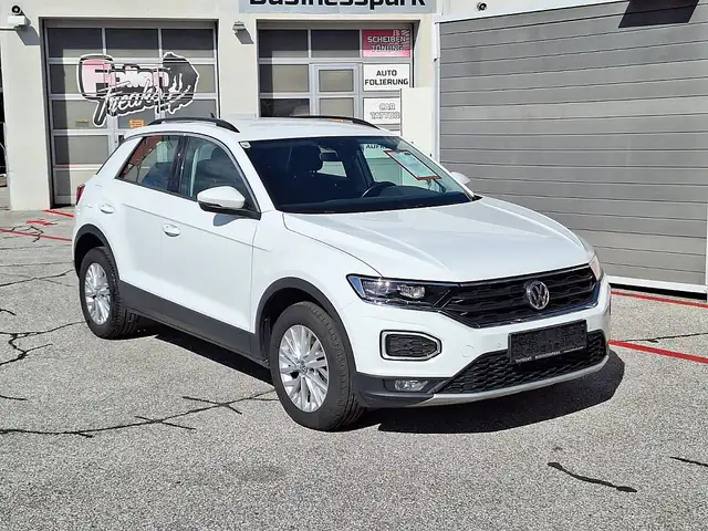 Volkswagen T-Roc view 4