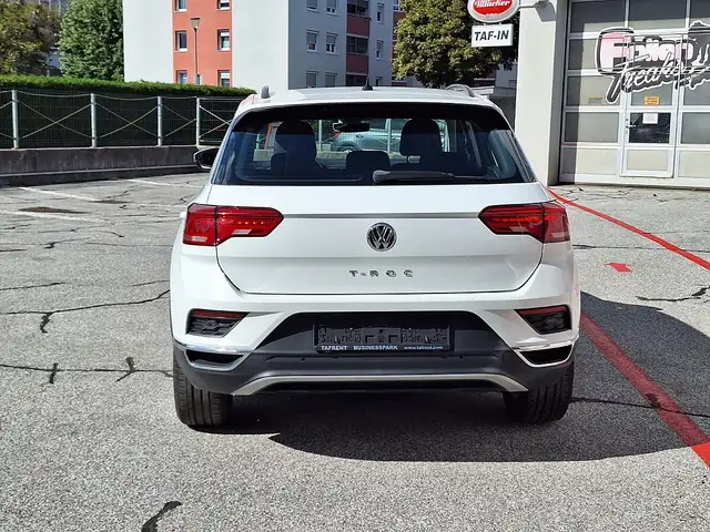 Volkswagen T-Roc view 8