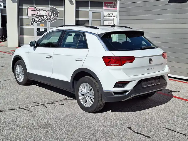 Volkswagen T-Roc view 11