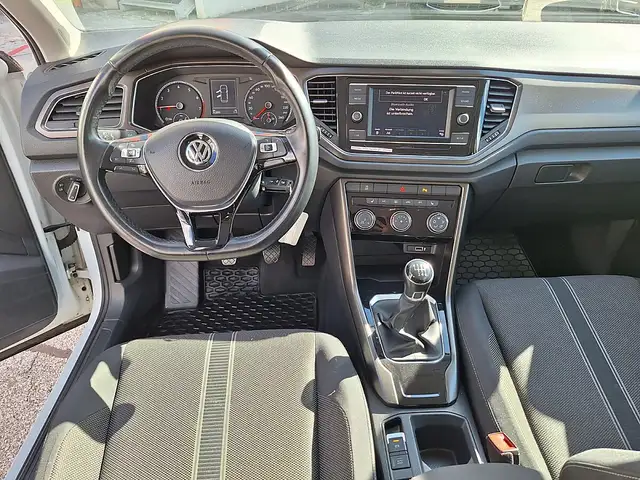 Volkswagen T-Roc view 12
