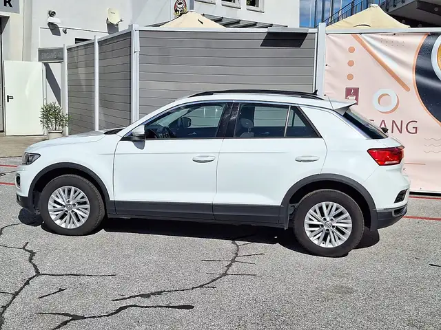 Volkswagen T-Roc view 7
