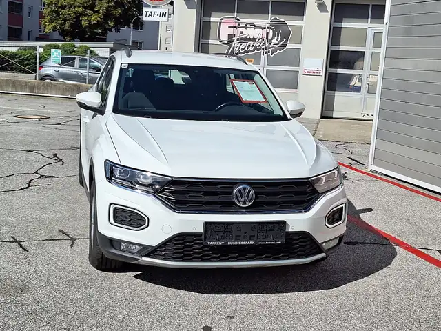 Volkswagen T-Roc view 2
