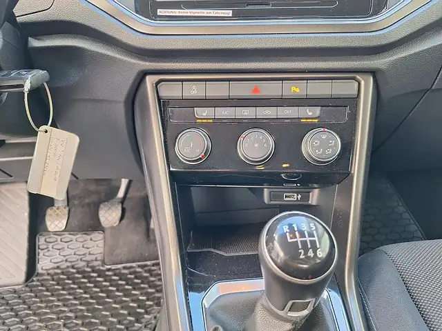 Volkswagen T-Roc view 15