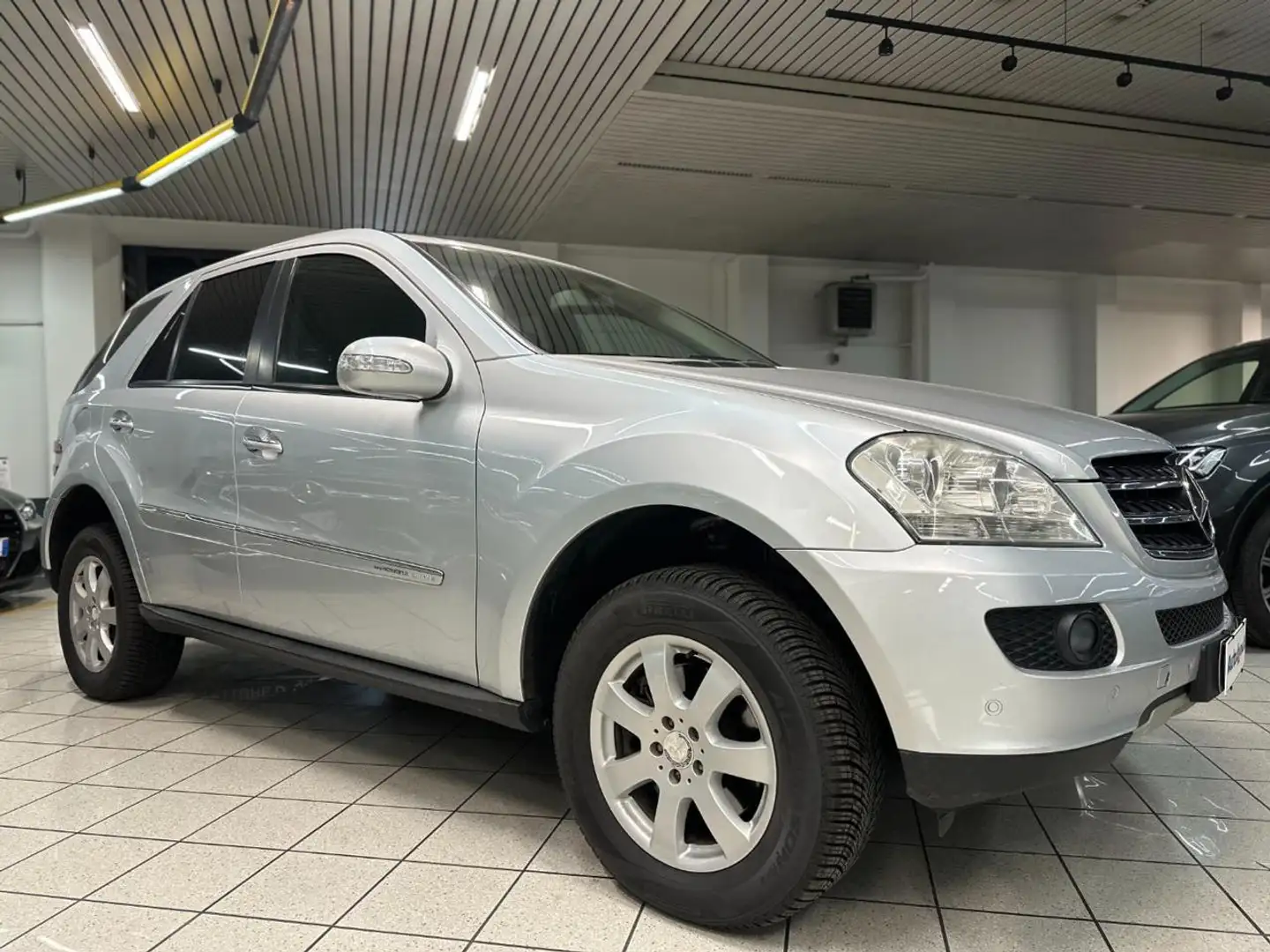 Mercedes-Benz ML 350 Chrome V6 272Cv Argento - 1