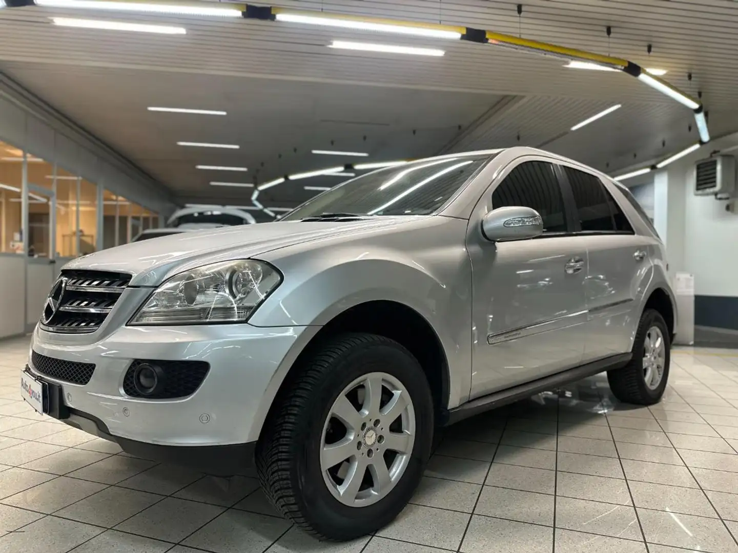 Mercedes-Benz ML 350 Chrome V6 272Cv Argento - 2